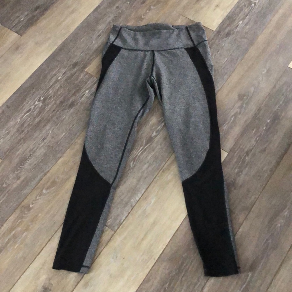 Sheer sided workout leggings with back pocket size S